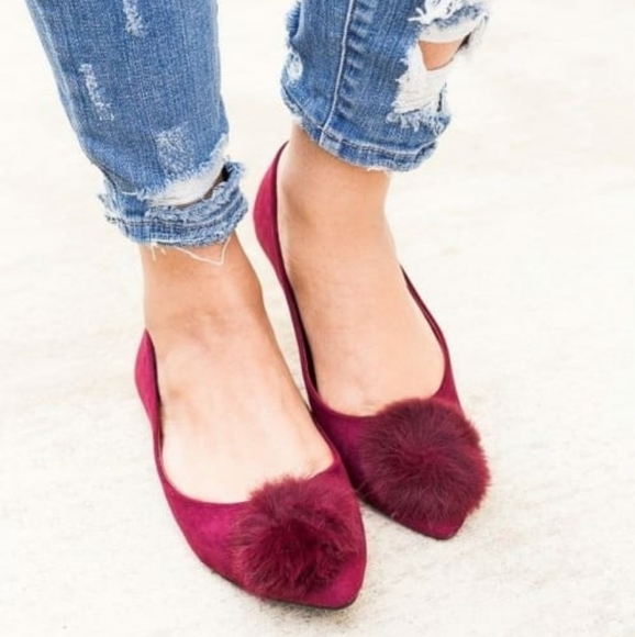🆕⭐Tan real fur pom pom pointed toe flats - Picture 8 of 11